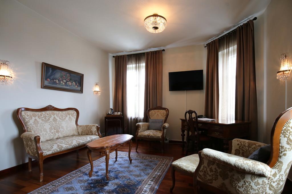 Boutique Hotel Yoepuu ยิวาสคูลา ภายนอก รูปภาพ